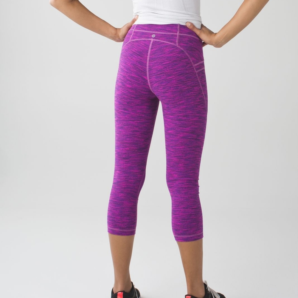 *GIVEAWAY* Free Flow Crop Diamond Jacquard Space Dye Tender Violet Raspberry 19"